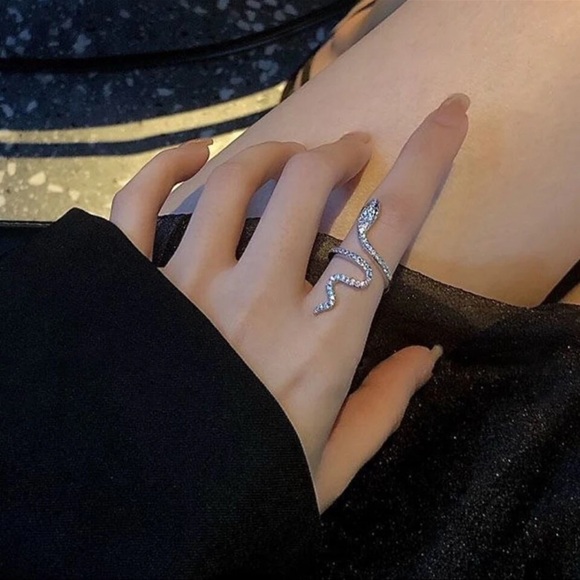 Gorgeous Rhinestone Snake Ring - Picture 3 of 6